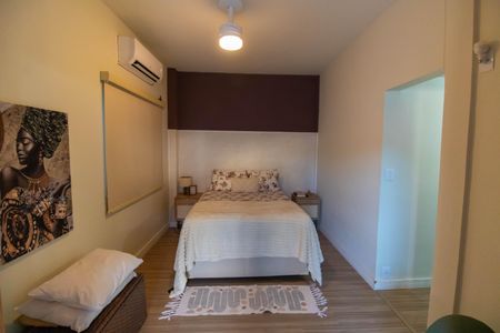 Casa de condomínio à venda com 240m², 4 quartos e 3 vagasSuíte 