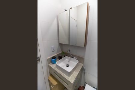 Casa de condomínio à venda com 240m², 4 quartos e 3 vagasBanheiro Social