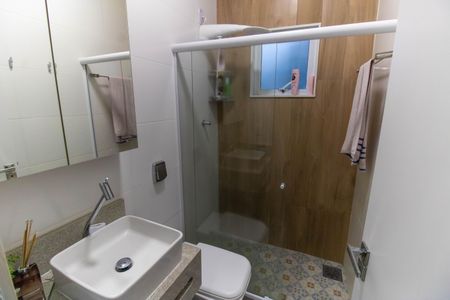 Casa de condomínio à venda com 240m², 4 quartos e 3 vagasBanheiro Social