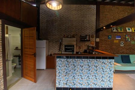 Casa de condomínio à venda com 240m², 4 quartos e 3 vagasÁrea externa