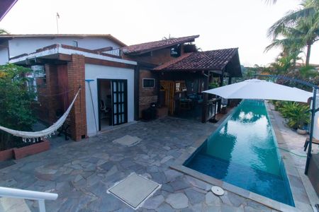 Casa de condomínio à venda com 240m², 4 quartos e 3 vagasÁrea externa