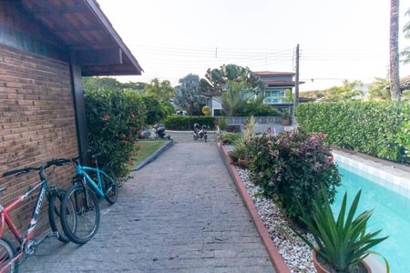 Casa de condomínio à venda com 240m², 4 quartos e 3 vagasÁrea externa