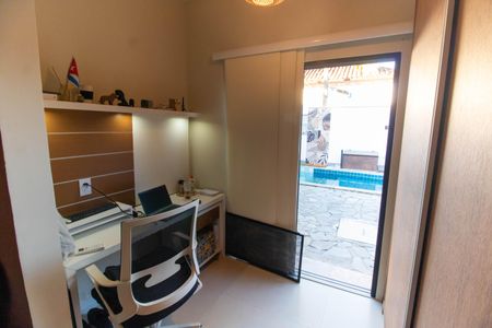 Casa de condomínio à venda com 240m², 4 quartos e 3 vagasSuíte 