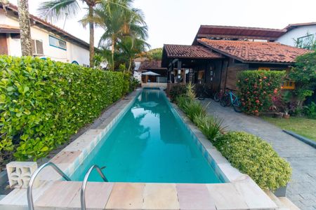 Casa de condomínio à venda com 240m², 4 quartos e 3 vagasÁrea externa