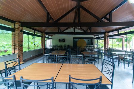 Casa de condomínio à venda com 240m², 4 quartos e 3 vagasÁrea comum