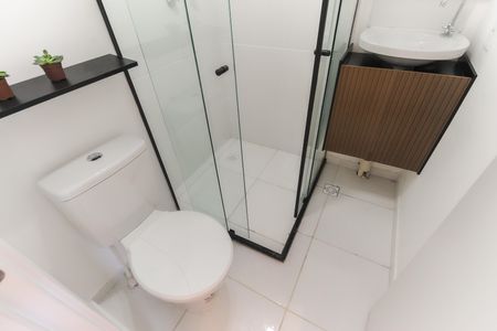 Banheiro de kitnet/studio para alugar com 1 quarto, 20m² em Vila Taquari, São Paulo