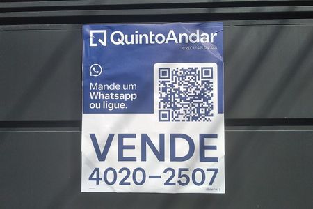 Casa à venda com 220m², 4 quartos e 2 vagasFachada