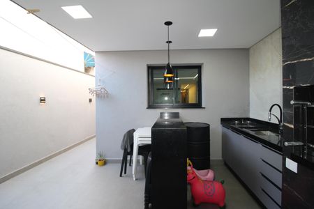 Casa à venda com 220m², 4 quartos e 2 vagasCozinhaÁrea de Serviço