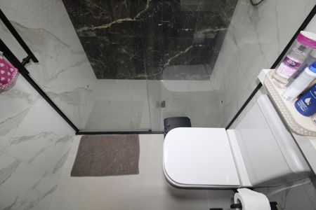 Casa à venda com 220m², 4 quartos e 2 vagasBanheiro