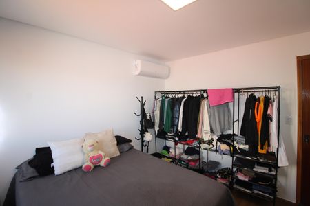 Casa à venda com 220m², 4 quartos e 2 vagasQuarto 3