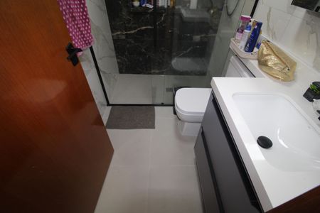 Casa à venda com 220m², 4 quartos e 2 vagasBanheiro