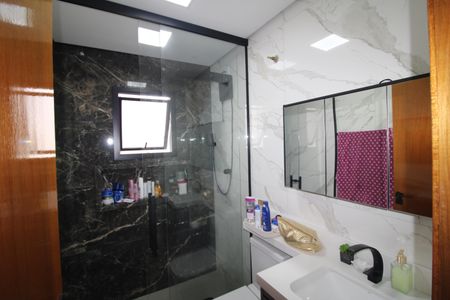 Casa à venda com 220m², 4 quartos e 2 vagasBanheiro