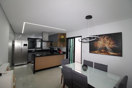 Casa à venda com 220m², 4 quartos e 2 vagasCozinha