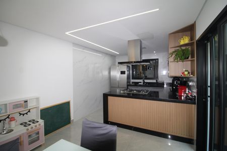 Casa à venda com 220m², 4 quartos e 2 vagasCozinha