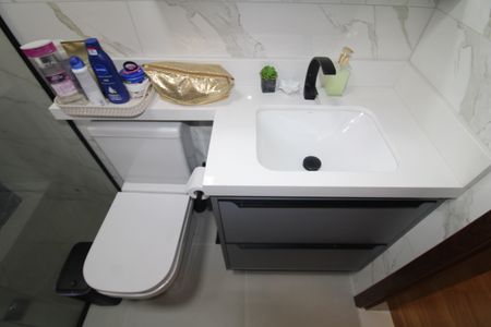 Casa à venda com 220m², 4 quartos e 2 vagasBanheiro