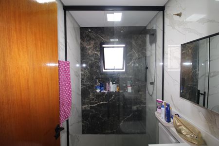Casa à venda com 220m², 4 quartos e 2 vagasBanheiro