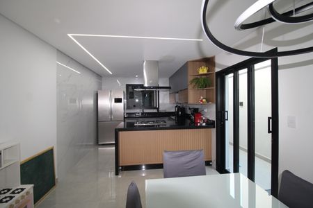 Casa à venda com 220m², 4 quartos e 2 vagasCozinha