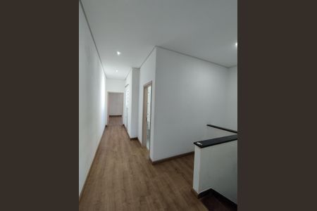 Casa à venda com 100m², 2 quartos e 1 vaga Casa à venda com 100m², 2 quartos e 1 vagaCorredor