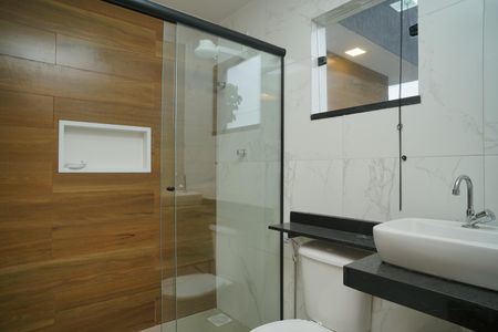 Casa de condomínio para alugar com 360m², 3 quartos e 2 vagas Casa de condomínio para alugar com 360m², 3 quartos e 2 vagasBanheiro do Quarto 3
