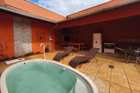 Casa para alugar com 300m², 4 quartos e 2 vagasQuintal - Piscina