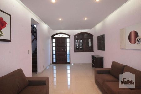 Casa à venda com 377m², 5 quartos e 4 vagas Casa à venda com 377m², 5 quartos e 4 vagassala