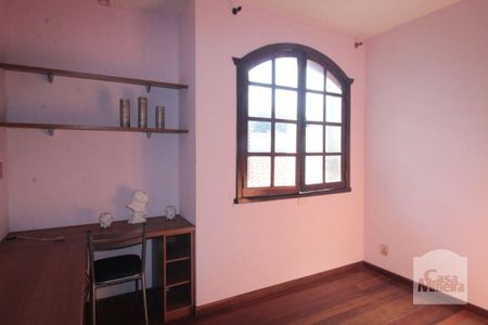 Casa à venda com 377m², 5 quartos e 4 vagas Casa à venda com 377m², 5 quartos e 4 vagasquarto