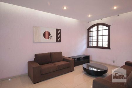 Casa à venda com 377m², 5 quartos e 4 vagas Casa à venda com 377m², 5 quartos e 4 vagassala