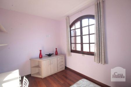 Casa à venda com 377m², 5 quartos e 4 vagas Casa à venda com 377m², 5 quartos e 4 vagasquarto