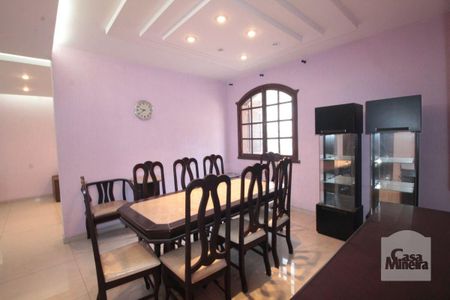 Casa à venda com 377m², 5 quartos e 4 vagas Casa à venda com 377m², 5 quartos e 4 vagassala