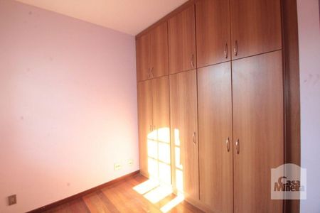 Casa à venda com 377m², 5 quartos e 4 vagas Casa à venda com 377m², 5 quartos e 4 vagasquarto