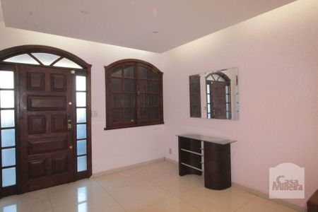 Casa à venda com 377m², 5 quartos e 4 vagas Casa à venda com 377m², 5 quartos e 4 vagassala