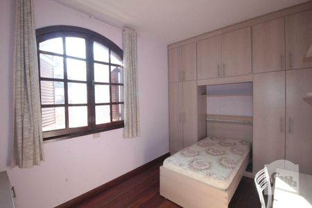 Casa à venda com 377m², 5 quartos e 4 vagas Casa à venda com 377m², 5 quartos e 4 vagasquarto