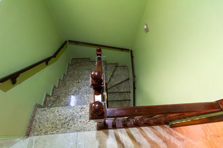 Casa à venda com 115m², 3 quartos e 2 vagasEscada