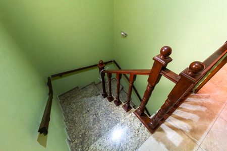 Casa à venda com 115m², 3 quartos e 2 vagasEscada