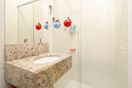 Casa à venda com 119m², 2 quartos e 2 vagasBanheiro da Suíte 2