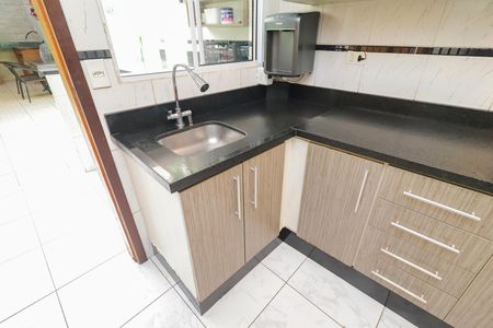 Casa à venda com 119m², 2 quartos e 2 vagasCozinha - Armários