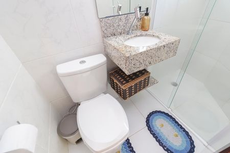 Casa à venda com 119m², 2 quartos e 2 vagasBanheiro da Suíte 1