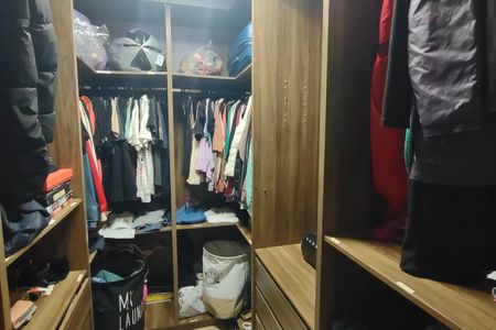 Apartamento à venda com 90m², 2 quartos e 2 vagasCloset da suíte 1