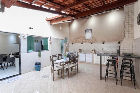 Casa à venda com 150m², 5 quartos e 2 vagasÁrea gourmet