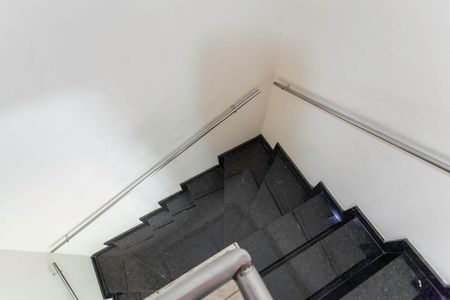 Casa à venda com 150m², 5 quartos e 2 vagasEscada