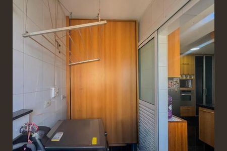 Apartamento à venda com 87m², 3 quartos e 2 vagas Apartamento à venda com 87m², 3 quartos e 2 vagasÁrea de serviço