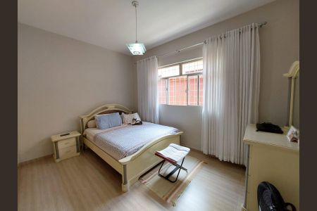 Casa à venda com 193m², 5 quartos e 2 vagasquarto 2