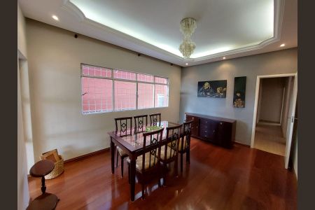 Casa à venda com 193m², 5 quartos e 2 vagassala