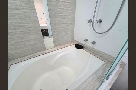 Apartamento para alugar com 121m², 3 quartos e 2 vagas Apartamento para alugar com 121m², 3 quartos e 2 vagasBanheiro da Suíte