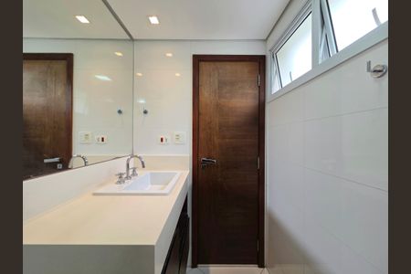 Apartamento para alugar com 121m², 3 quartos e 2 vagas Apartamento para alugar com 121m², 3 quartos e 2 vagasBanheiro da Suíte