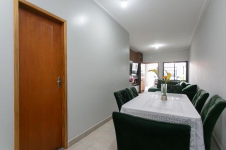Casa à venda com 117m², 3 quartos e 2 vagasSala