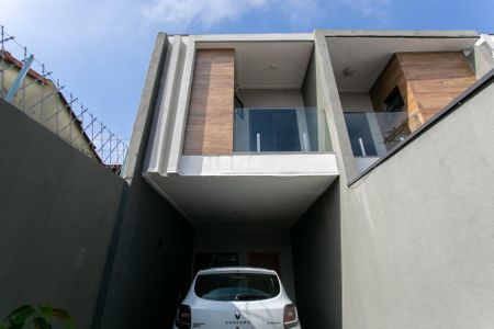 Casa à venda com 117m², 3 quartos e 2 vagasFachada 