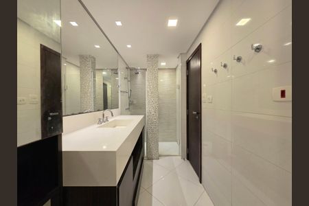 Apartamento para alugar com 121m², 1 quarto e 1 vaga Apartamento para alugar com 121m², 1 quarto e 1 vagaBanheiro da Suíte 1