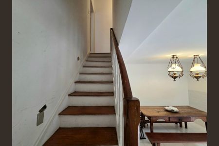 Casa à venda com 120m², 3 quartos e 1 vagaEscada