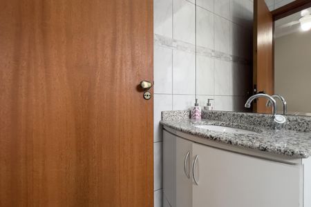 Casa de condomínio à venda com 165m², 2 quartos e sem vaga Casa de condomínio à venda com 165m², 2 quartos e sem vagaBanheiro da Suíte 2